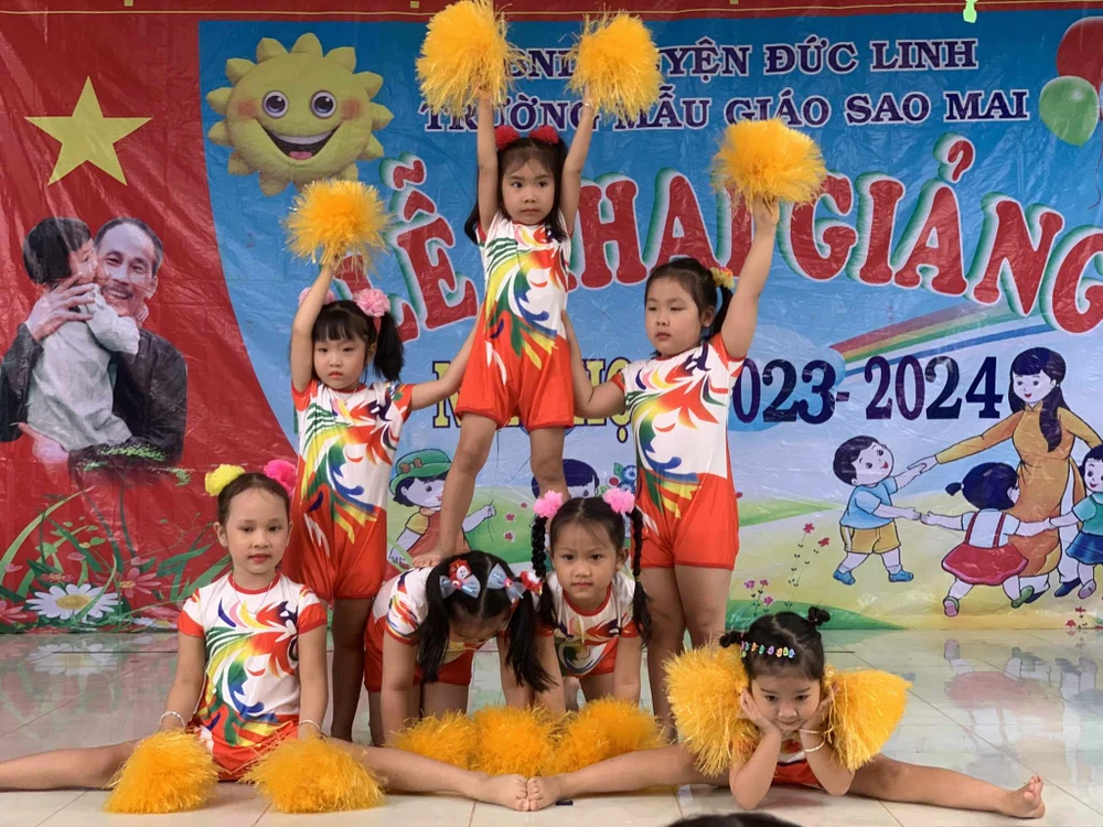 Một tiết mục văn nghệ của các bé trường mẫu giáo Sao Mai, huyện Đức Linh, Bình Thuận. Ảnh: NTCC