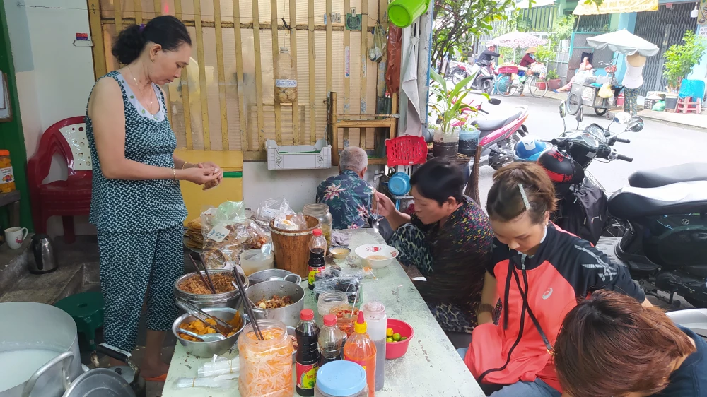 quan chao ve day em.jpg