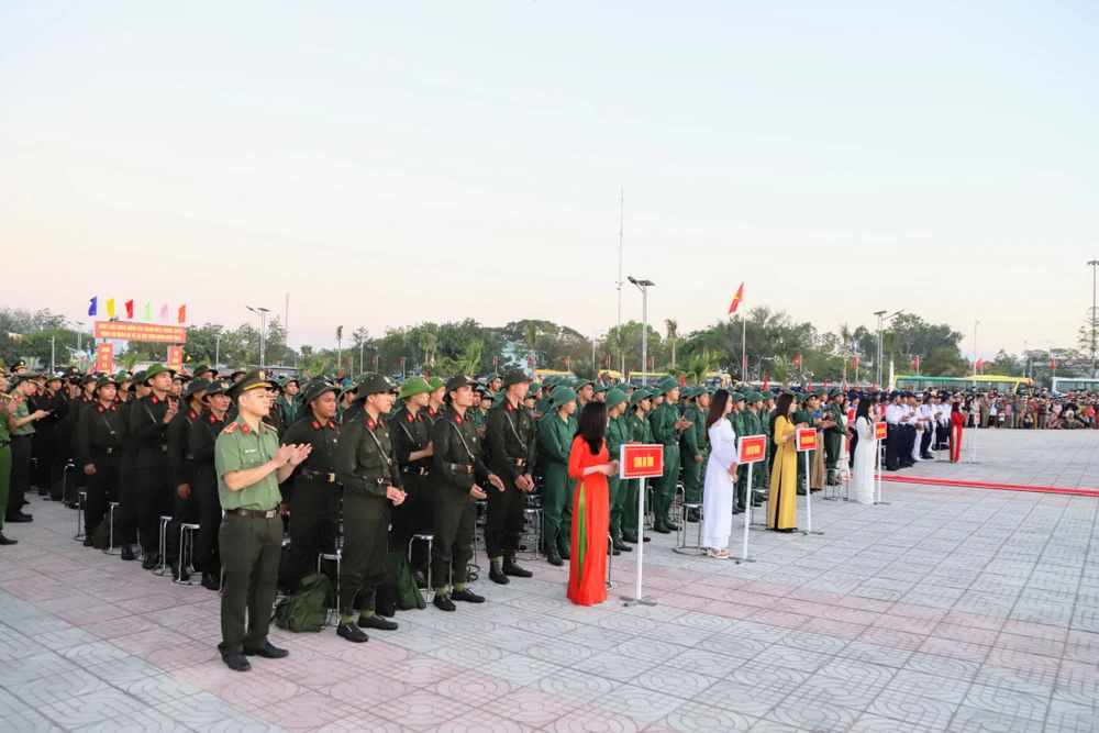 Chuyển giới nữ thành nam có cần đi nghĩa vụ quân sự không?