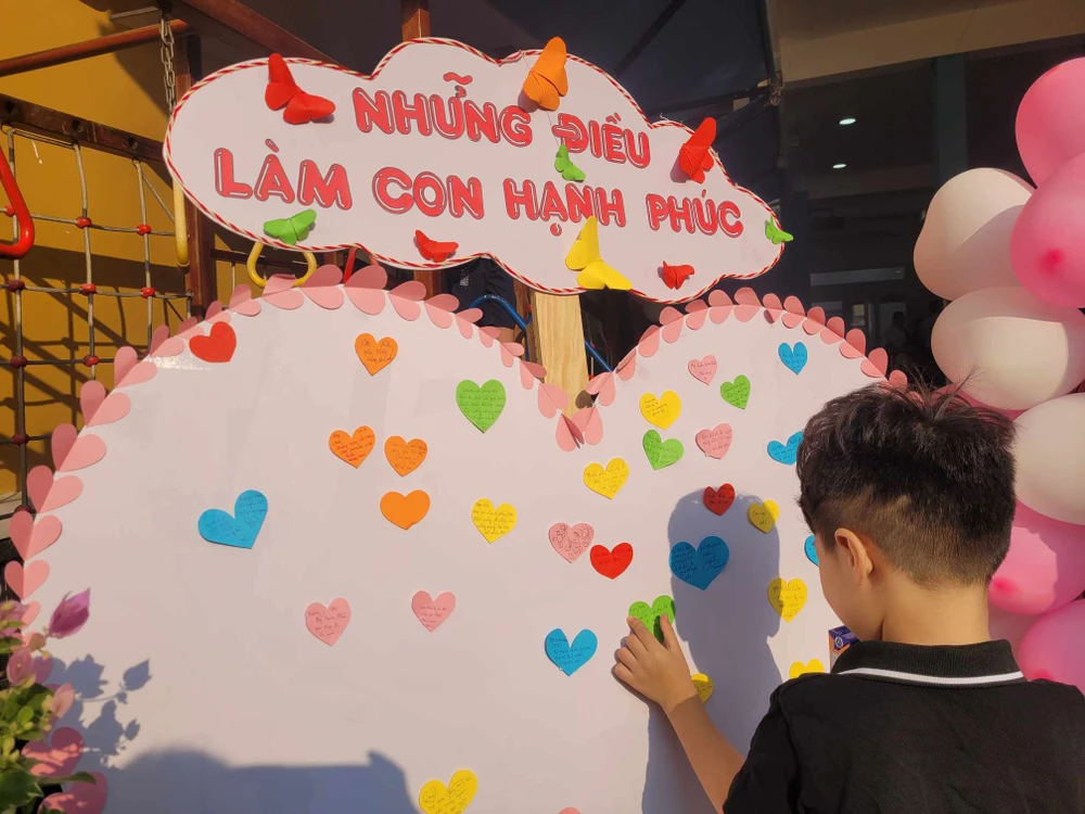 bua sang hanh phuc.jpg