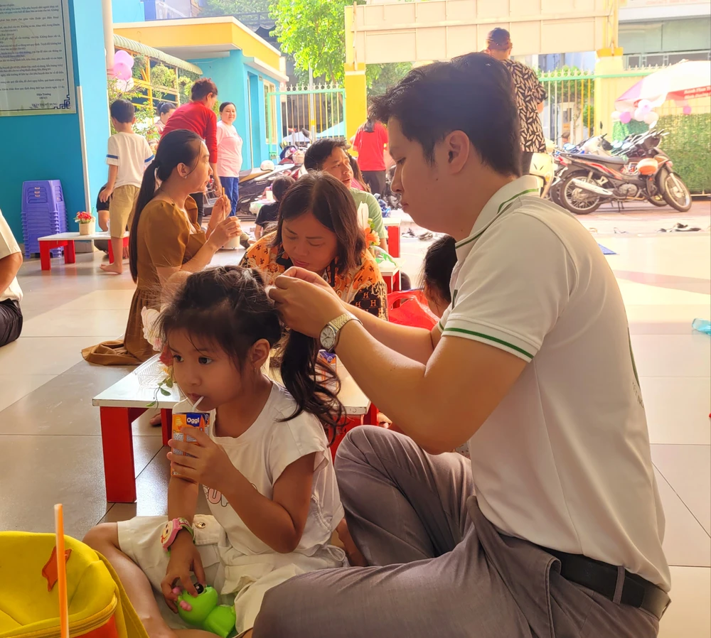 bua sang hanh phuc.jpg