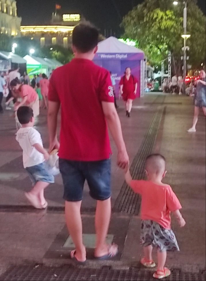 2 bé gái bị bắt cóc