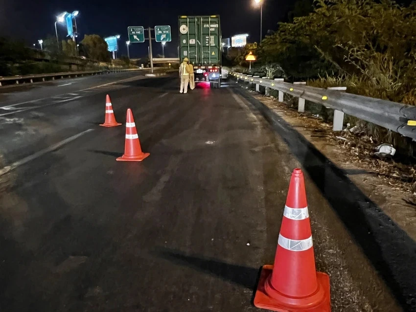 xe hư giữa đường-3250.jpg