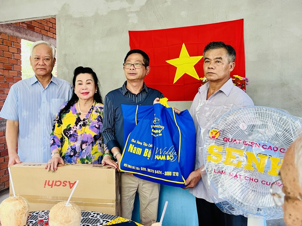 Nguyen Ngoc Thu - lang nuong Nam Bo.jpg