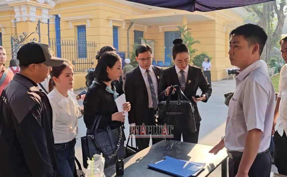 Vụ tranh chấp di sản thừa kế của cố NSƯT Vũ Linh được TAND TP.HCM đưa ra xét xử sáng nay, 7-1-2025.