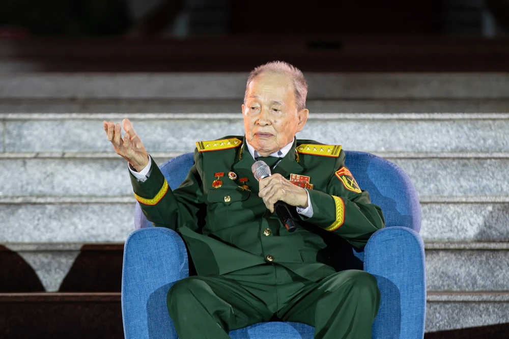 nhung buoc chan viet nam 4-tu cang.jpg