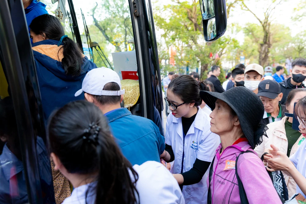 chuyen xe tet yeu thuong.jpg