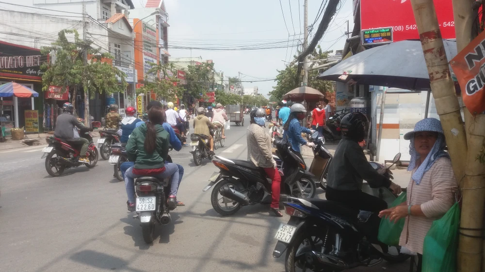 Ngang nhiên dàn cảnh trộm xe ngay giữa chợ ảnh 3