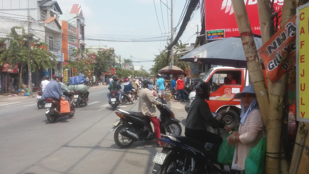 Ngang nhiên dàn cảnh trộm xe ngay giữa chợ ảnh 2