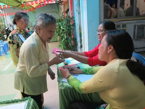 Chùm ảnh: 'Còn sống để đi bầu cử thì cứ đi đã...' ảnh 9 Chùm ảnh: 'Còn sống để đi bầu cử thì cứ đi đã...' ảnh 9