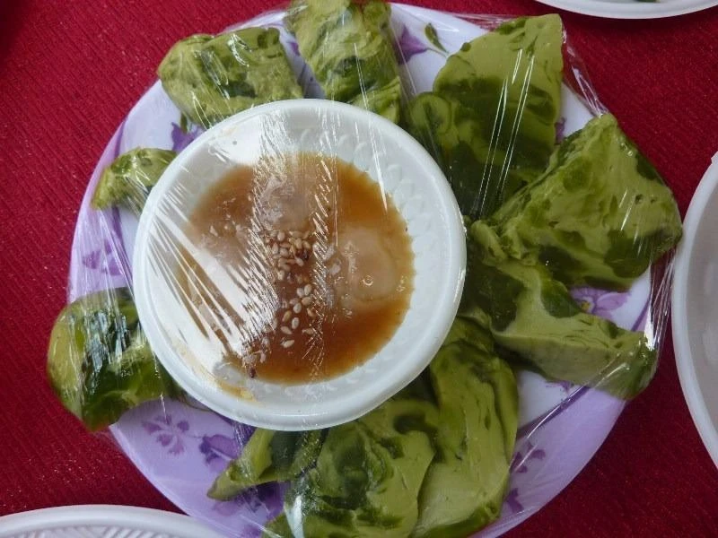 Bánh đúc nhãn được làm từ trái nhãn.