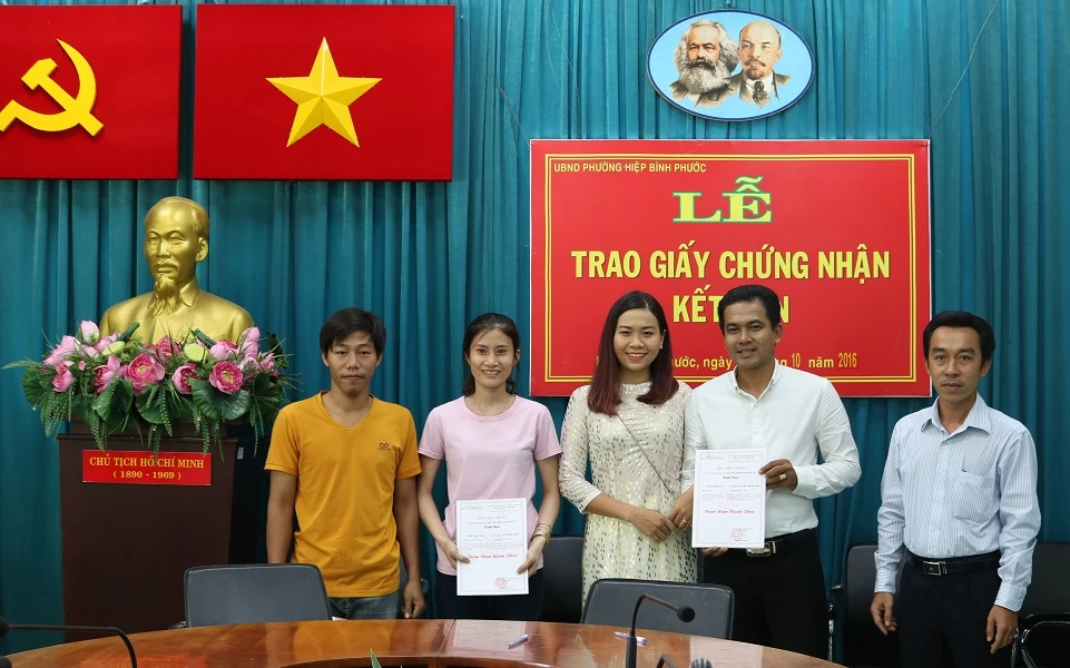 Trao thư chúc mừng cho các cặp đôi mới cưới ảnh 5 Trao thư chúc mừng cho các cặp đôi mới cưới ảnh 5