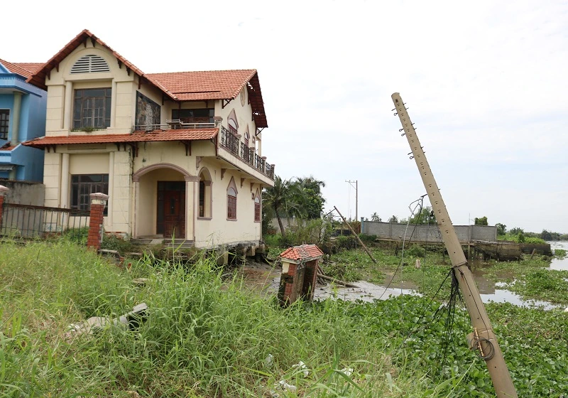 Hiện trường sạt lở hơn một năm không được xử lý ảnh 1