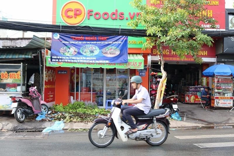 Điểm bán hàng ở số 419 Nơ Trang Long, quận Bình Thạnh, TP.HCM vẫn đang giúp người dân Đồng Nai tiêu thụ chuối.