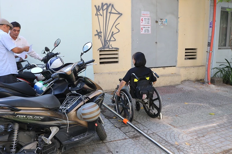 Họ đã vất vả vượt qua thanh barie như thế nào? ảnh 3