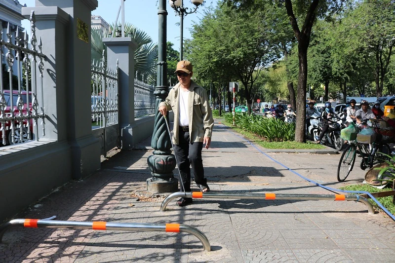 Họ đã vất vả vượt qua thanh barie như thế nào? ảnh 6