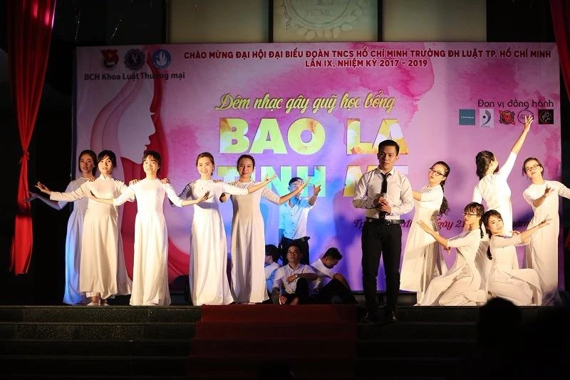 Các tiết mục văn nghệ có chủ đề chính về tình mẹ.