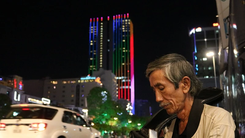 Tiếng Guitar Hawaiian của nhạc công già giữa Sài Gòn ảnh 6