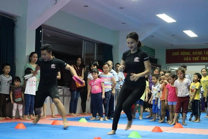 Hai HLV thực hành trước cho các em.