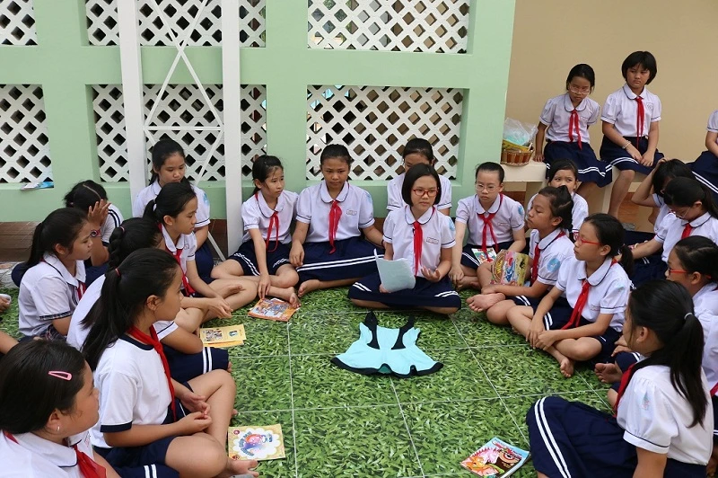 Bé lớp 4 'diễn thuyết' về xâm hại ra mắt sách ảnh 6