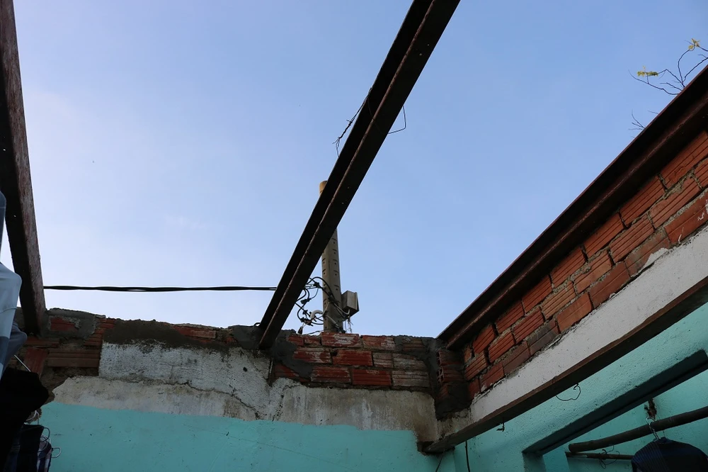 Bố trí lớp học tạm thời cho HS sau cơn 'cuồng phong' ảnh 2