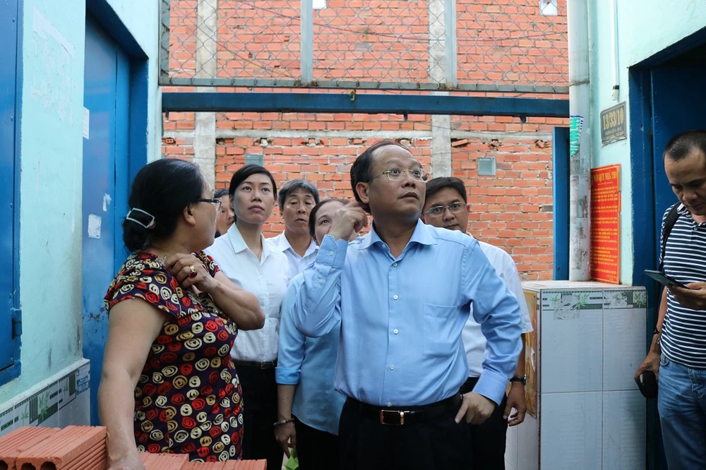 Bố trí lớp học tạm thời cho HS sau cơn 'cuồng phong' ảnh 5