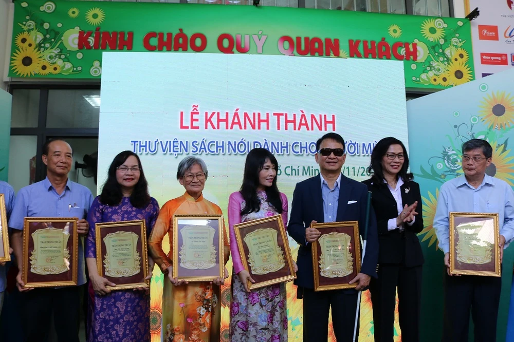 Để xây dựng nên thư viện khang trang như ngày hôm nay là sự chung tay của 66 tình nguyện viên và rất nhiều cá nhân khác...