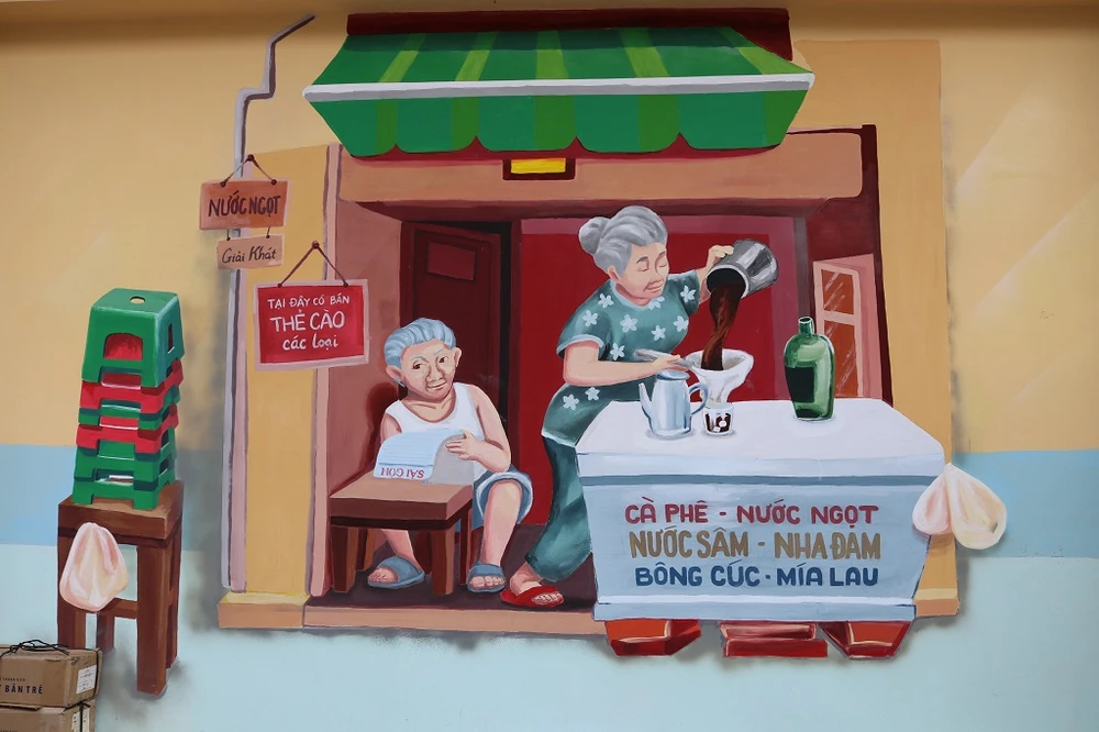 Rồi thì ghé quán nước lề đường, kéo ghế ngồi lân la sau những giờ căng thẳng với công việc