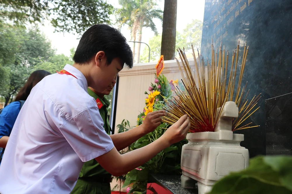 Khánh thành bia tưởng niệm chiến sĩ biệt động Sài Gòn ảnh 4 Khánh thành bia tưởng niệm chiến sĩ biệt động Sài Gòn ảnh 4