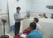 Anh công nhân dạy kèm miễn phí cho trẻ nghèo