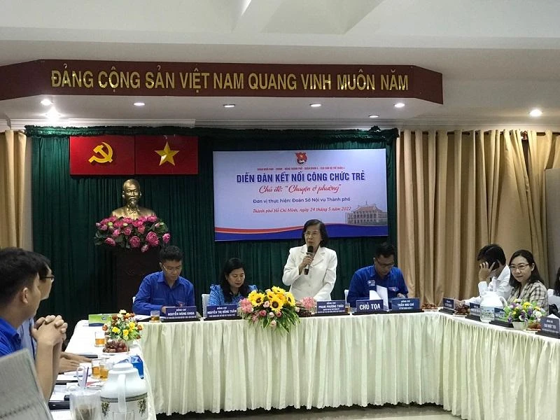 Diễn đàn kết nối công chức trẻ tại quận 4 ghi nhận nhiều ý kiến về biên chế cho cấp phường. Ảnh: THANH TUYỀN