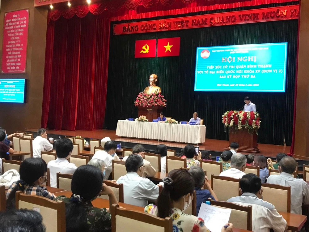 ĐB Đỗ Đức Hiển, Vụ trưởng Vụ pháp luật Hình sự- Hành chính, Bộ Tư pháp thông tin về kết quả của kỳ họp Quốc hội. Ảnh: THANH TUYỀN ĐB Đỗ Đức Hiển, Vụ trưởng Vụ pháp luật Hình sự- Hành chính, Bộ Tư pháp thông tin về kết quả của kỳ họp Quốc hội. Ảnh: THANH TUYỀN