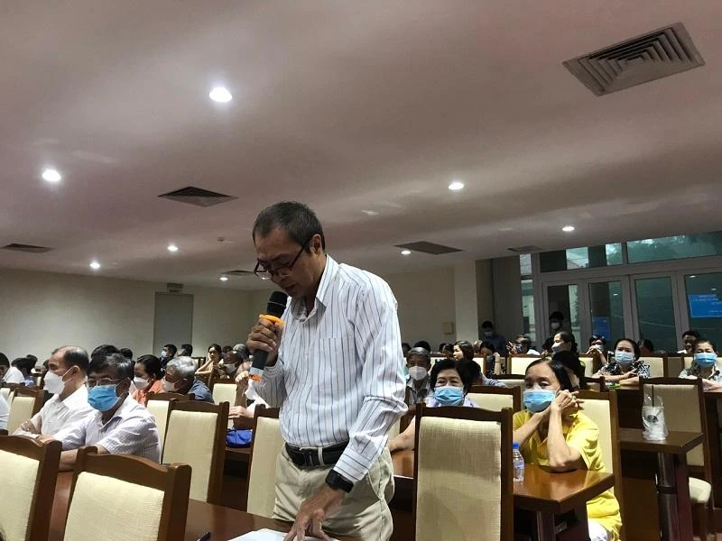 Cử tri Nguyễn Mạnh Hùng bày tỏ mối quan tâm về việc thành lập Trung tâm mua sắm tập trung y tế. Ảnh: THANH TUYỀN Cử tri Nguyễn Mạnh Hùng bày tỏ mối quan tâm về việc thành lập Trung tâm mua sắm tập trung y tế. Ảnh: THANH TUYỀN