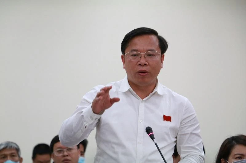 ĐB Huỳnh Khắc Điệp, Bí thư quận Bình Tân kiến nghị cần tăng biên chế cho các xã, phường đông dân tại TP. Ảnh: THU HẰNG