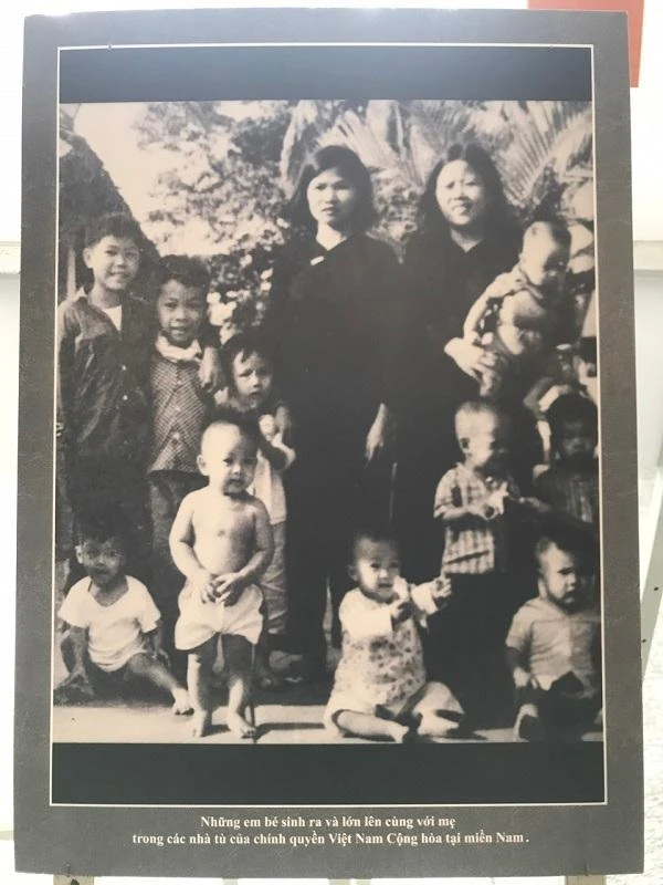 Những em bé sinh ra và lớn lên cùng mẹ trong các nhà tù. Ảnh: TƯ LIỆU