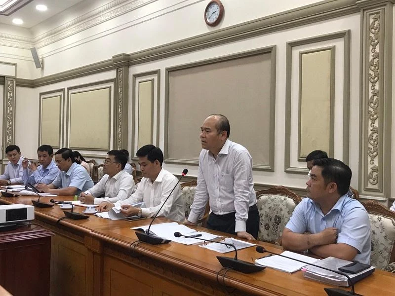 Phó giám đốc Sở TN&amp;MT Trần Văn Bảy nói về nguyên nhân dẫn đến tiến độ giải ngân đầu tư công còn chậm. Ảnh: THANH TUYỀN