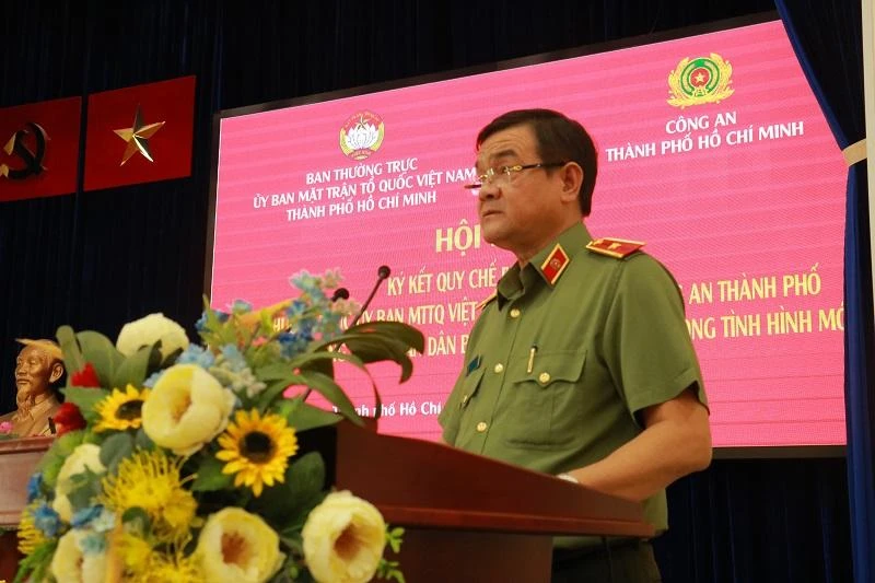 Thiếu tướng Lê Hồng Nam phát biểu giao nhiệm vụ. Ảnh: VÕ THƠ