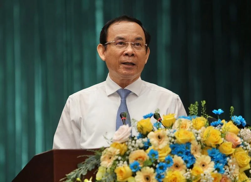 Bí thư Thành ủy TP.HCM Nguyễn Văn Nên đánh giá cao nỗ lực của ngành giáo dục trong bối cảnh dịch COVID-19 bùng phát. Ảnh: NGUYỆT NHI