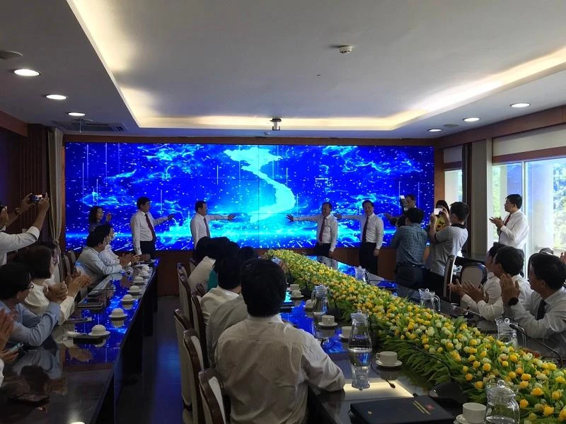 Lãnh đạo TP Thủ Đức và Sở TN&amp;MT công bố trang thông tin đất đai tại TP Thủ Đức. Ảnh: T.TUYỀN