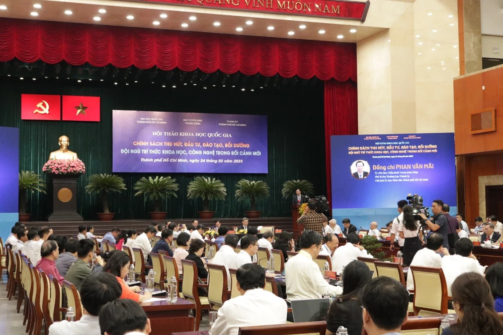 Quang cảnh toàn hội thảo sáng 24-2. Ảnh: THANH TUYỀN