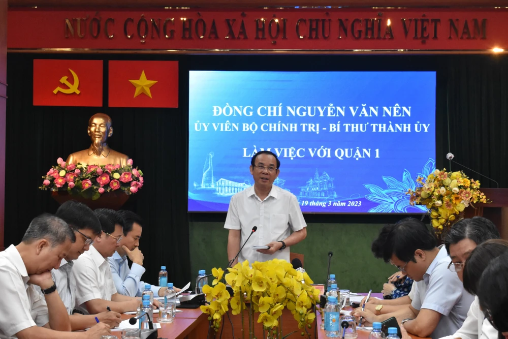 Bí thư Thành ủy TP.HCM Nguyễn Văn Nên làm việc với quận 1 về vấn đề chỉnh trang đô thị. Ảnh: T.T