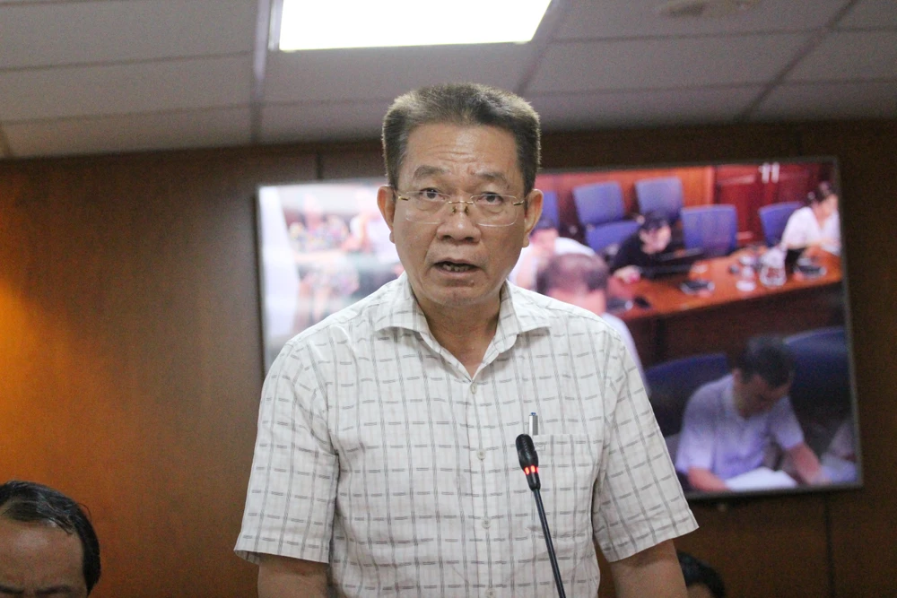 Các cơ quan chức năng nói gì về vụ cây xanh bật gốc ở trường Trần Văn Ơn ảnh 2