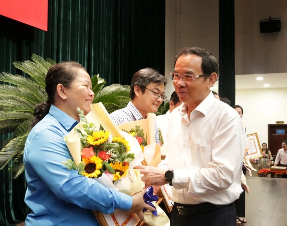 Bí thư Nguyễn Văn Nên: TP.HCM tiếp tục có cơ chế, chính sách để cán bộ nữ cống hiến ảnh 3