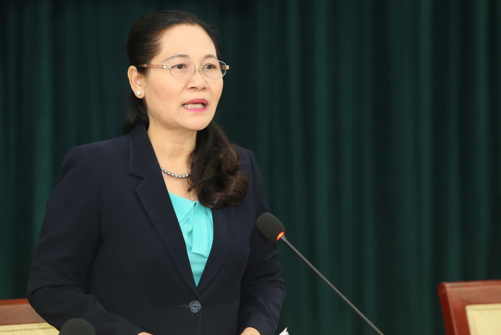 Chủ tịch HĐND TP Nguyễn Thị Lệ mong cán bộ nữ cùng góp sức với TP thực hiện tốt Nghị quyết 98. Ảnh: THANH THUỲ