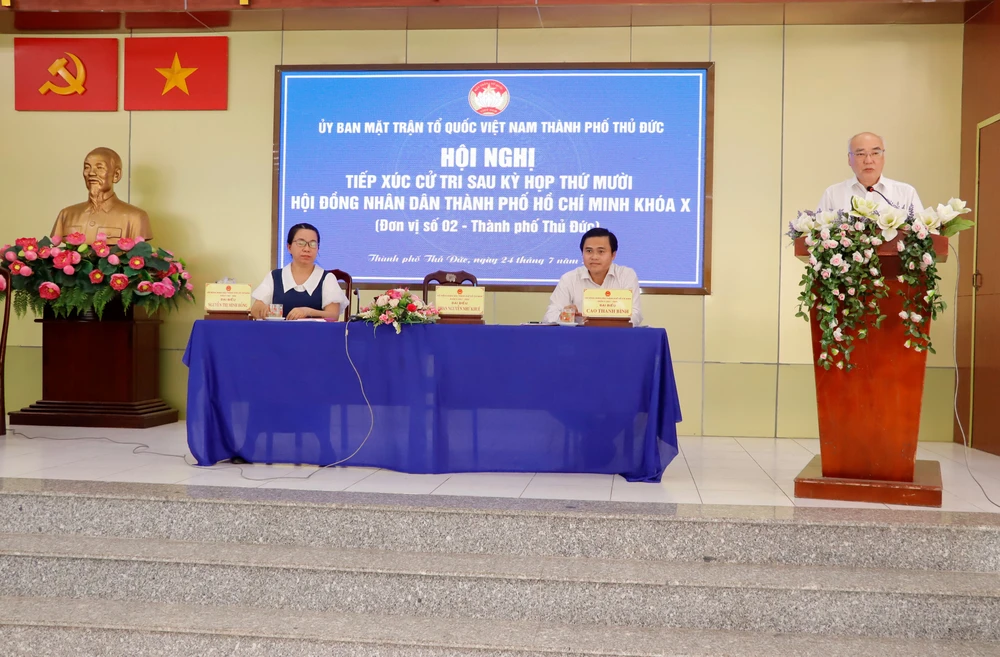 Trưởng ban Tuyên giáo Thành uỷ TP.HCM Phan Nguyễn Như Khuê ghi nhận ý kiến của cử tri. Ảnh: THANH THUỲ