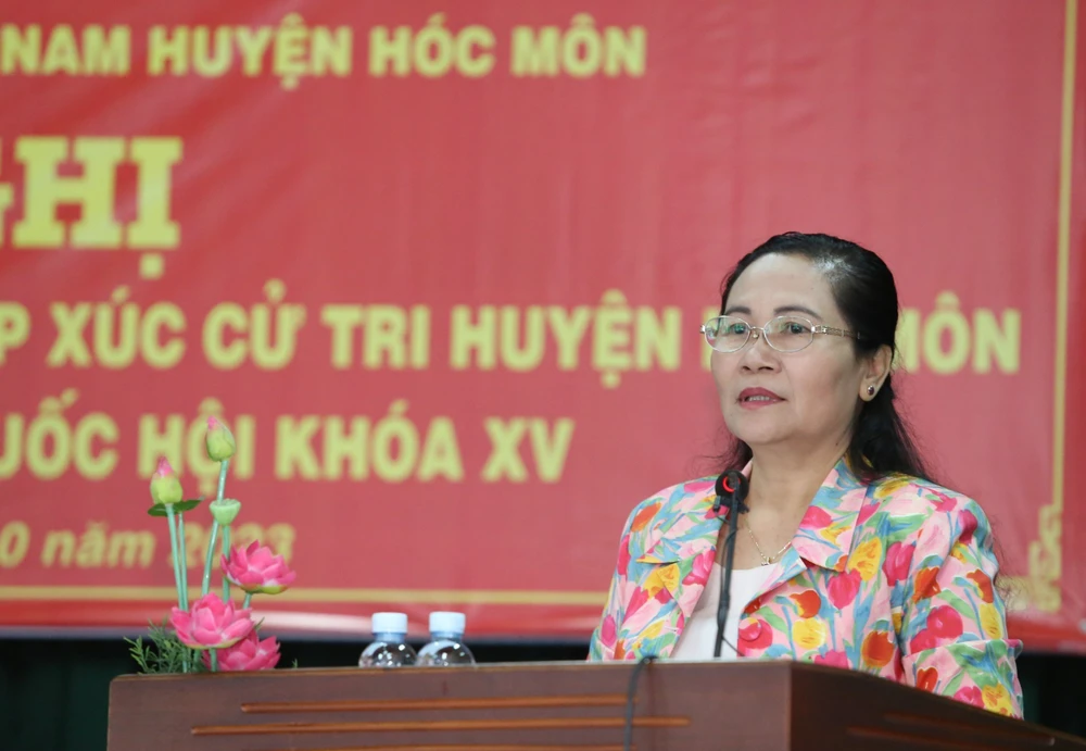 chu-tich-HDND-TPHCM-tra-loi-cu-tri-ve-de-an-huyen-len-quan-thanh-pho-thuoc-thanh-pho.jpg