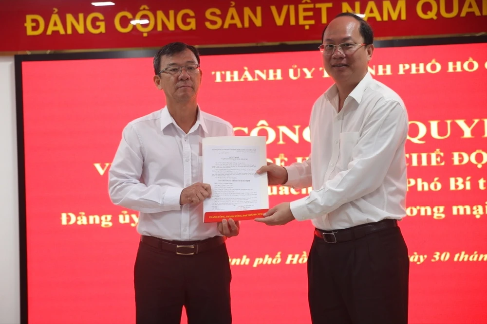 Ông Quách Cường nhận quyết định nghỉ hưu