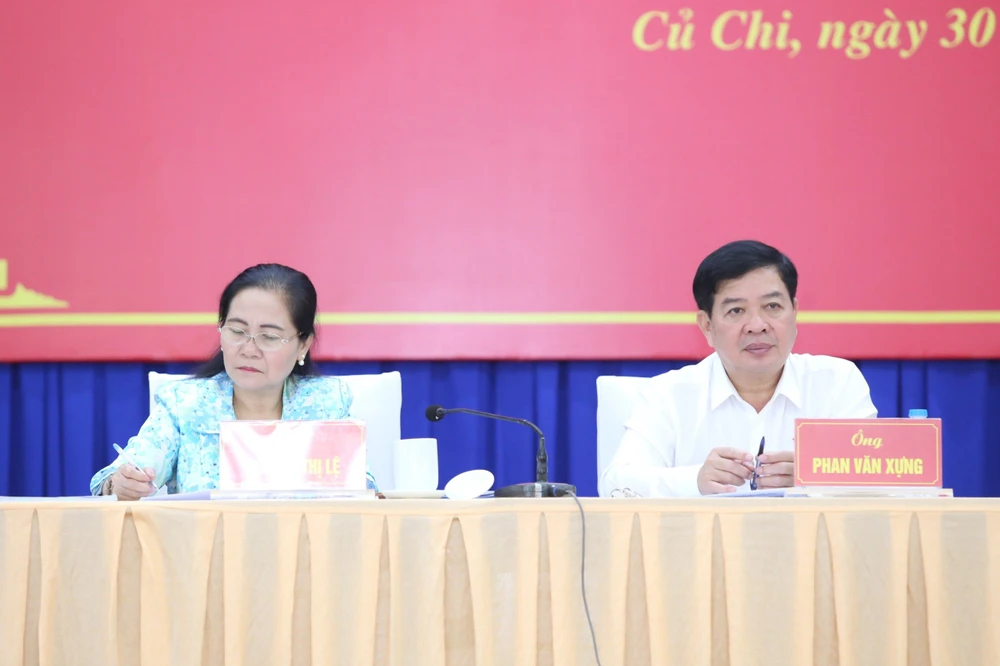 Chủ tịch HĐND TP.HCM: Khắc phục tình trạng đất trống thì không quy hoạch, lại quy hoạch vào nhà dân-Chu-tich-HDND-TPHCM-tiep-xuc-cu-tri-cu-chi (3)