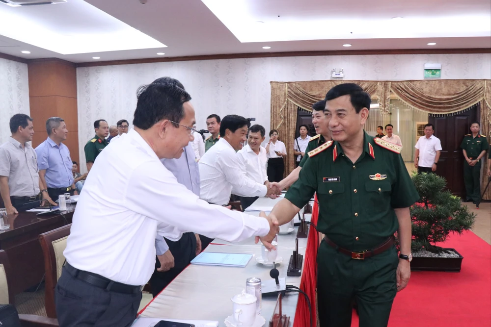 Đại tướng Phan Văn Giang, Bộ trưởng Bộ Quốc phòng-ban-thuongvu-quan-uy-trung-uong-lam-viec-voi-tphcm-ve-quoc-phong-quan-su (2).JPG