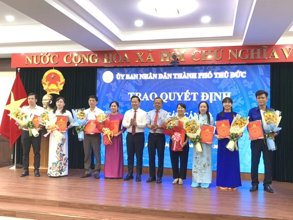 TP Thủ Đức bổ sung chín Phó Chủ tịch phường theo Nghị quyết 98-tp-thu-duc-bo-sung-pho-chu-ticch-phuogn-nghi-quyet-98-7698.jpg